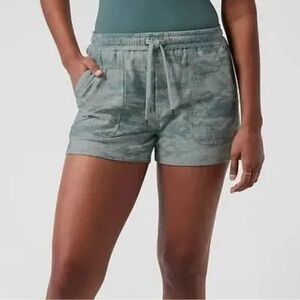 Athleta Farralon Shorts Blue Gray Fog Camo, Size L